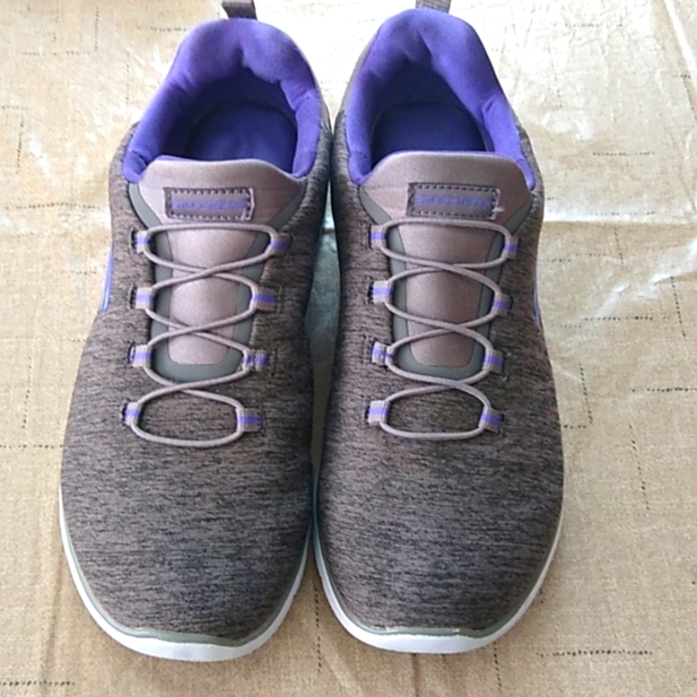 Sketchers - Women size 8
